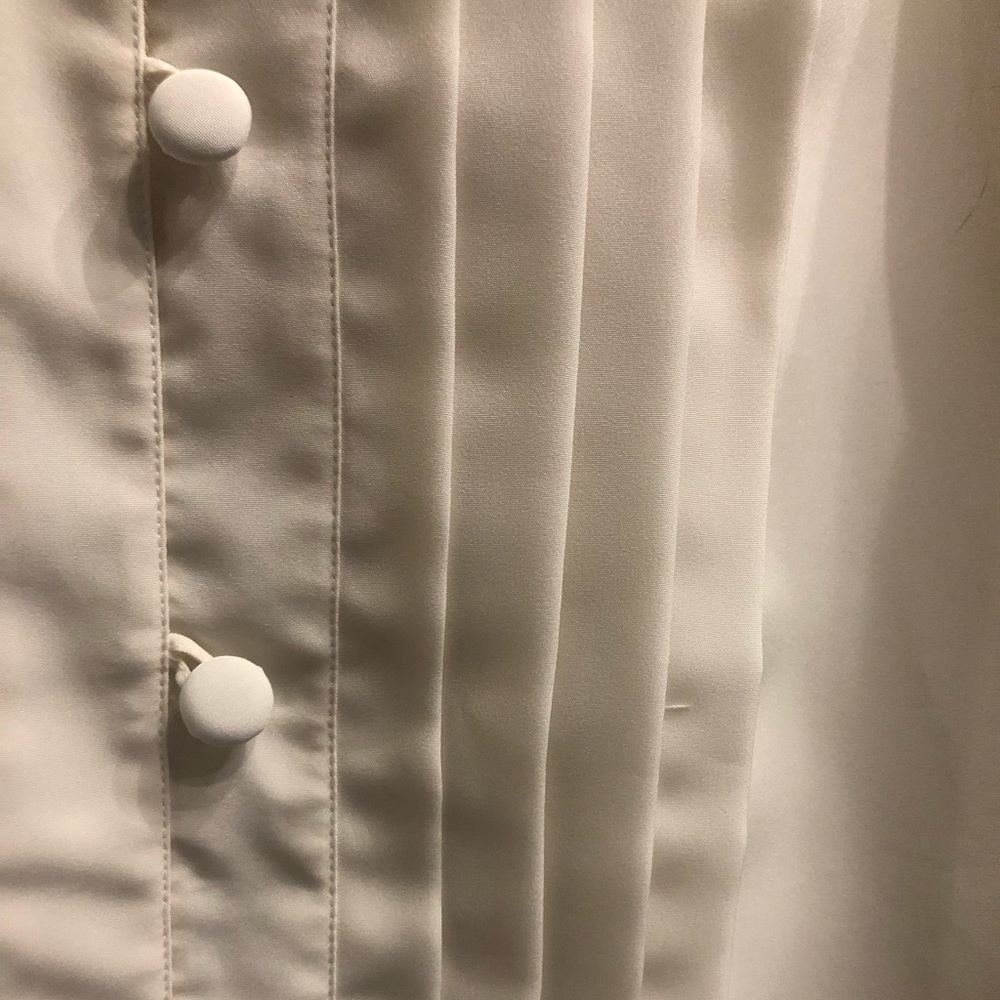 Button down - Picture 2 of 3
